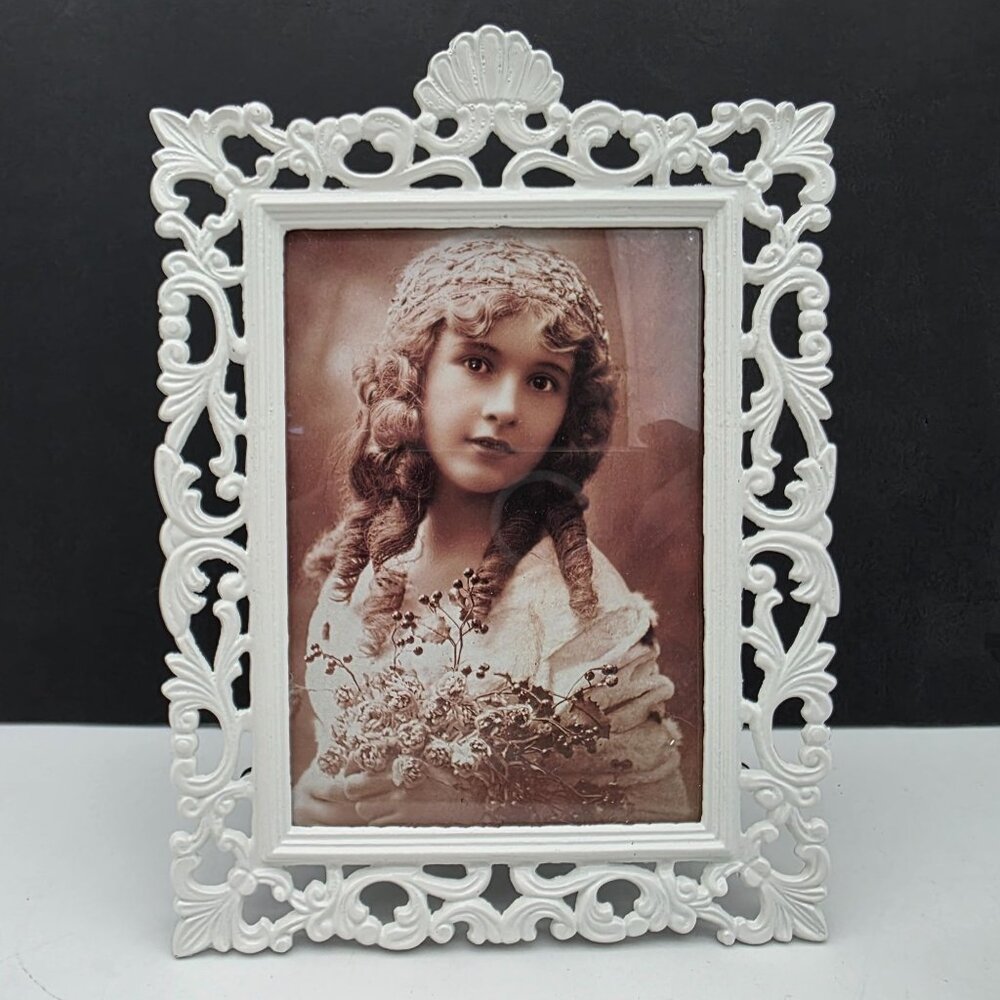 Vintage White Painted Metal Ornate Photo Frame Victorian Style 5x7 Inches - Picture 2 of 11
